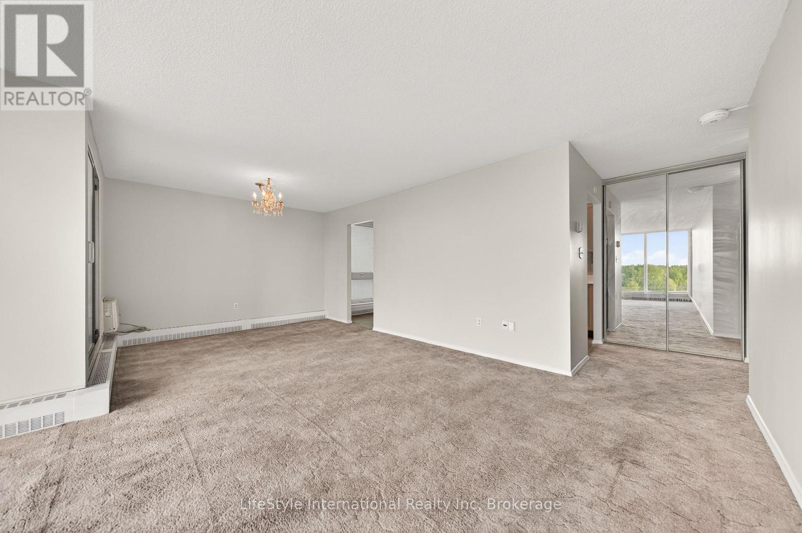 #512 19 WOODLAWN ROAD E - 14