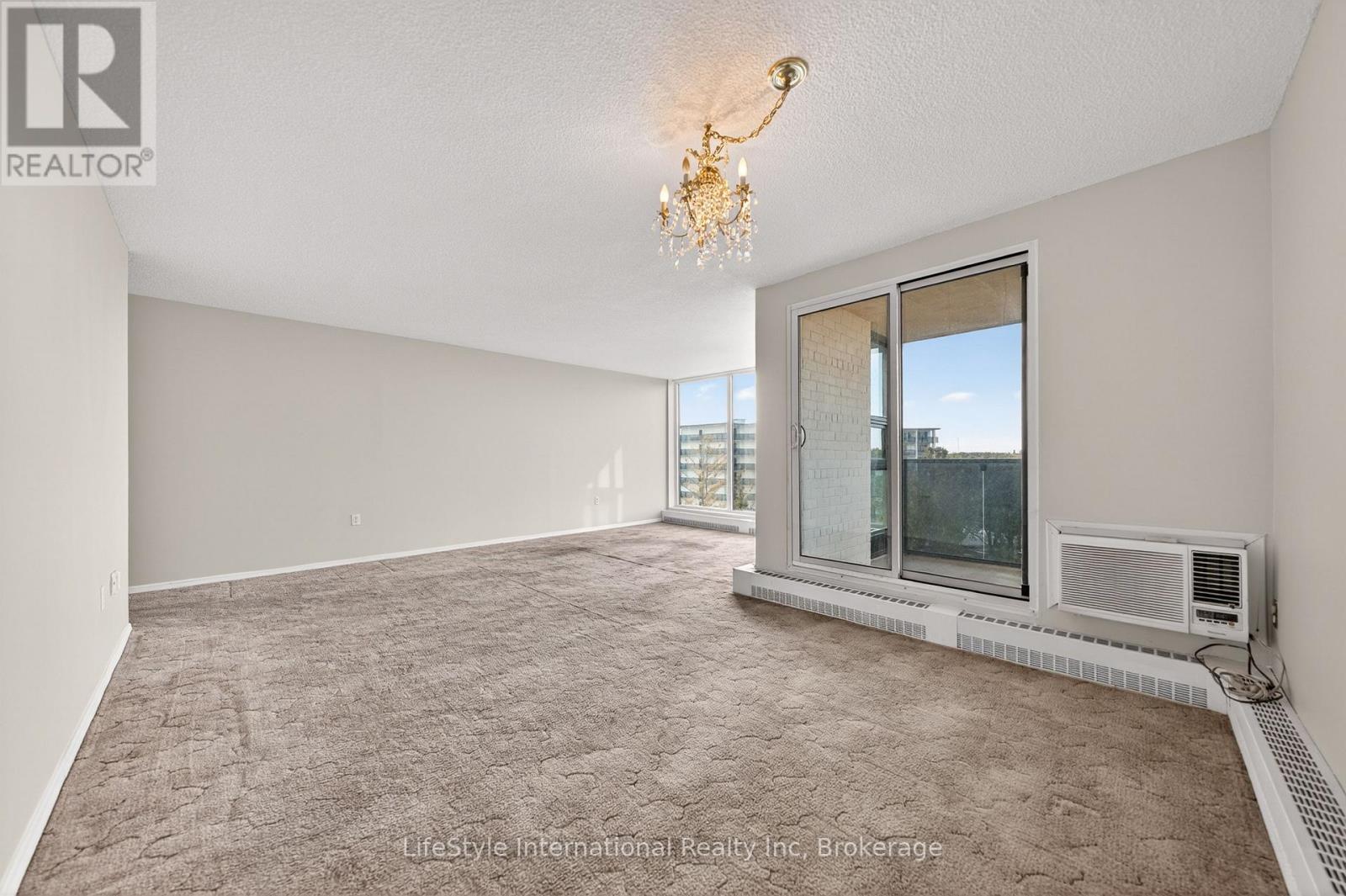 #512 19 WOODLAWN ROAD E - 15