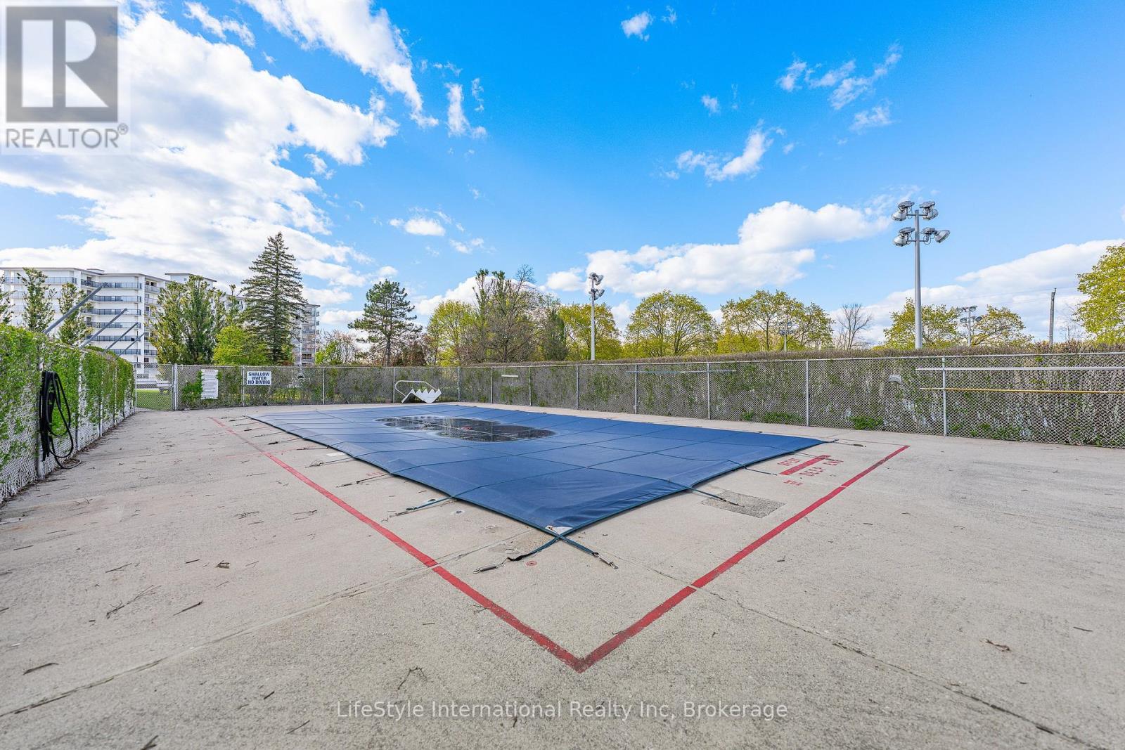 #512 19 WOODLAWN ROAD E - 2