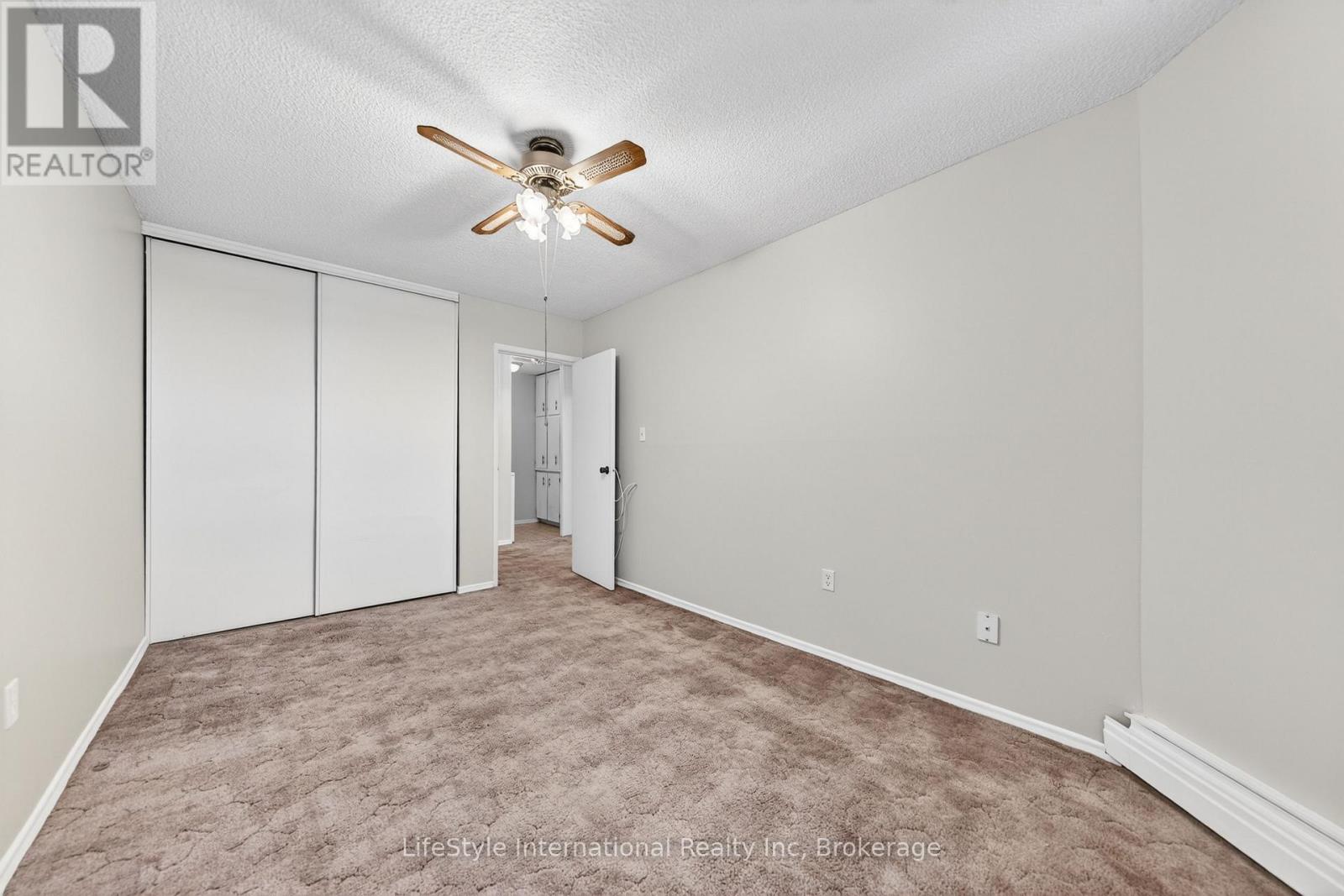 #512 19 WOODLAWN ROAD E - 25