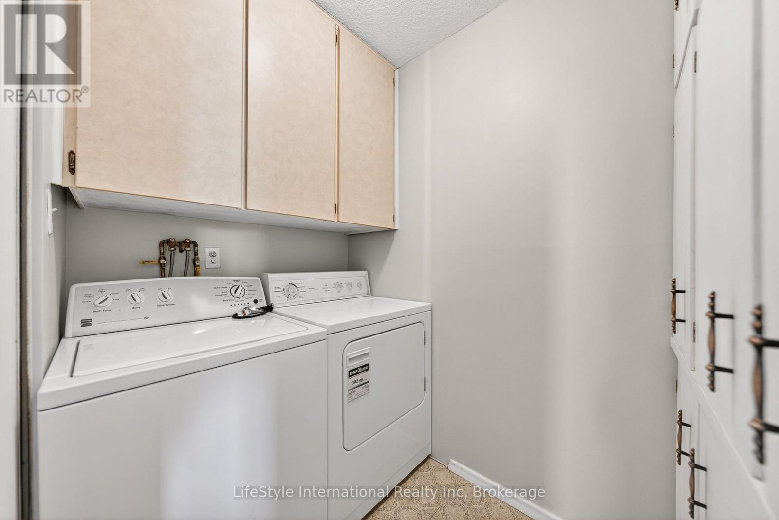 #512 19 WOODLAWN ROAD E - 28