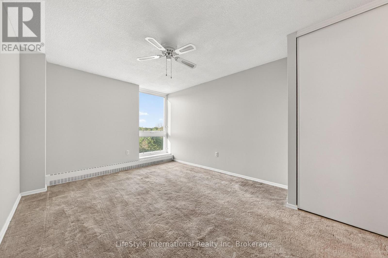 #512 19 WOODLAWN ROAD E - 29