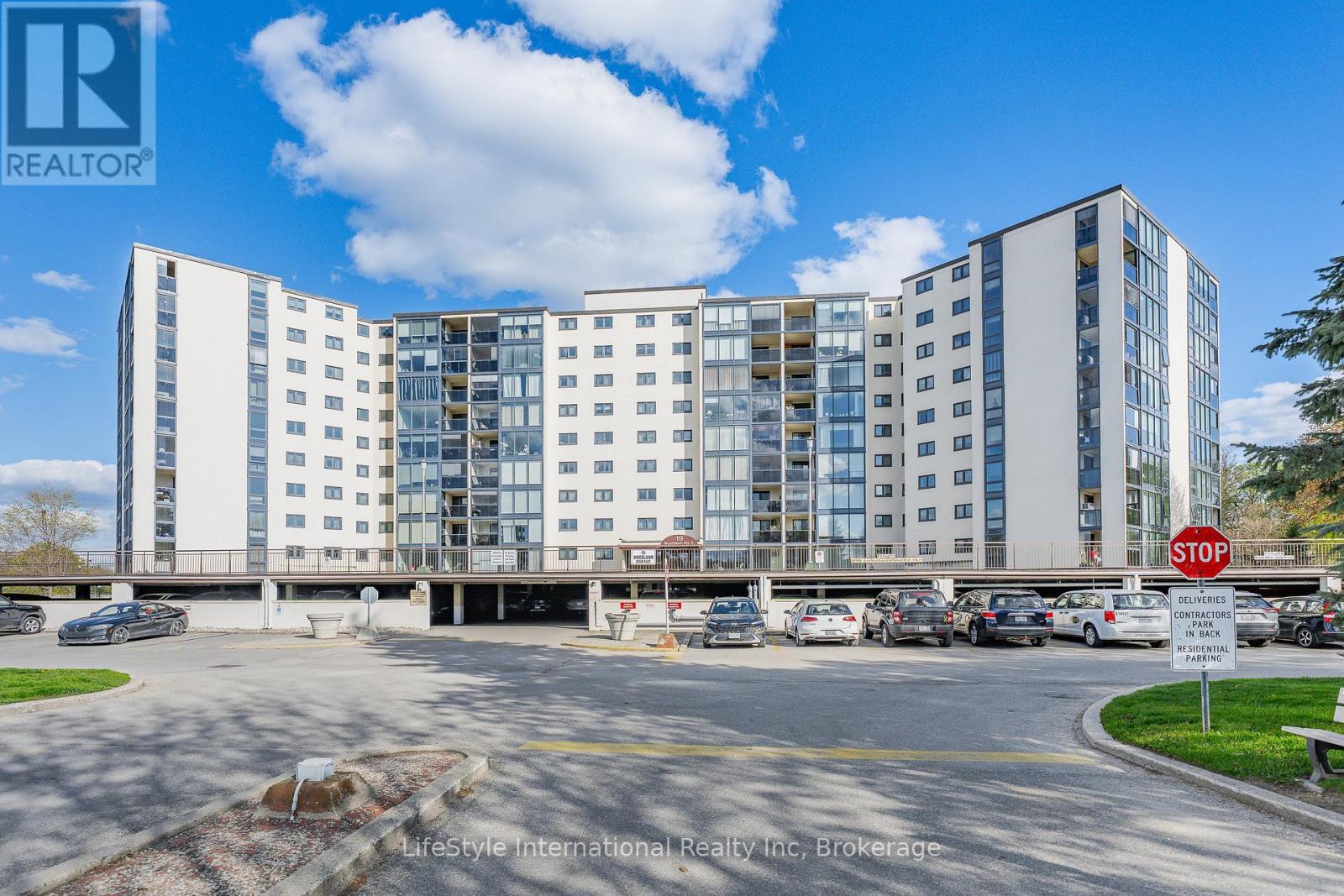 #512 19 WOODLAWN ROAD E - 3