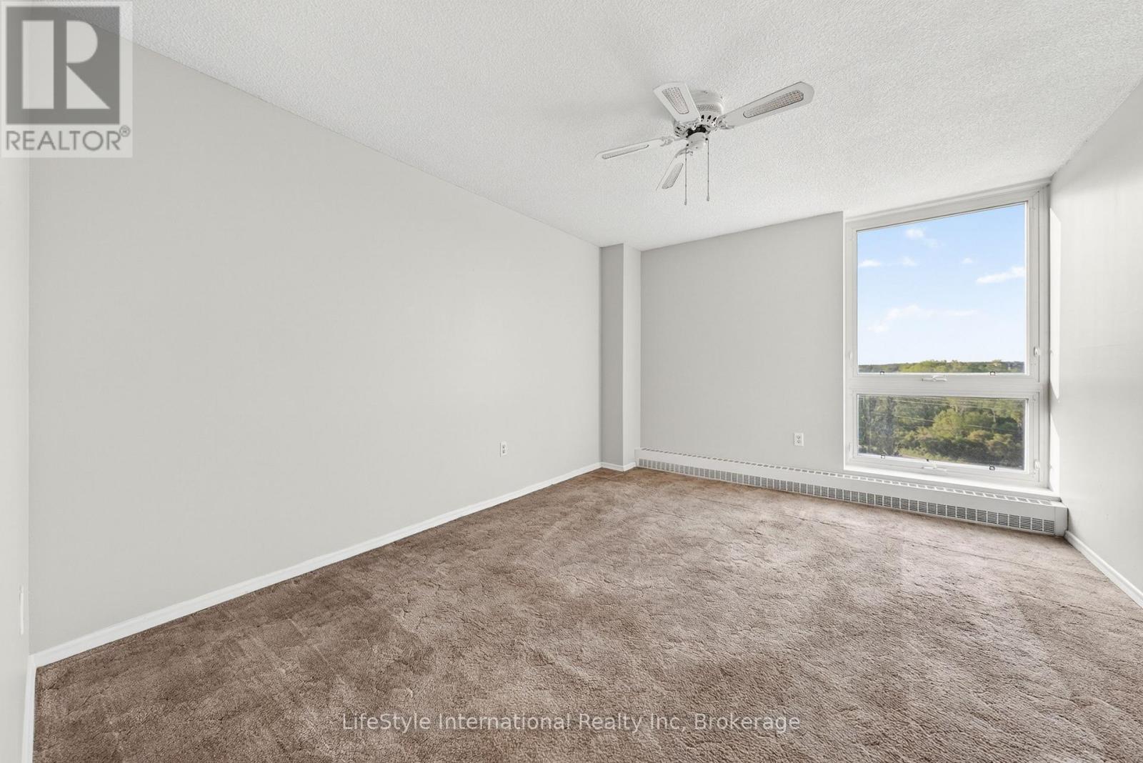 #512 19 WOODLAWN ROAD E - 30