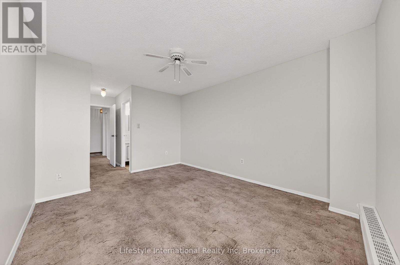 #512 19 WOODLAWN ROAD E - 32