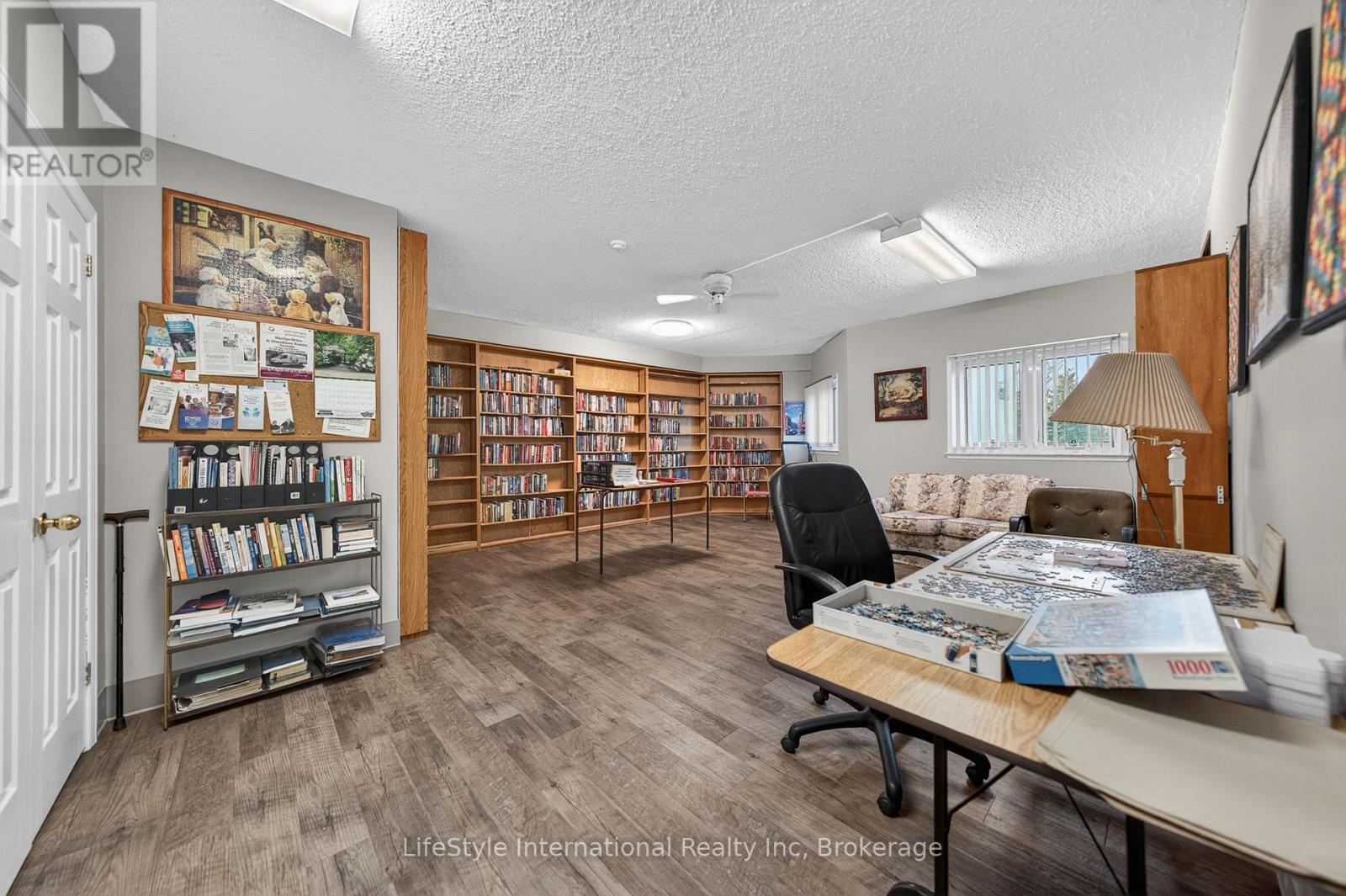 #512 19 WOODLAWN ROAD E - 42