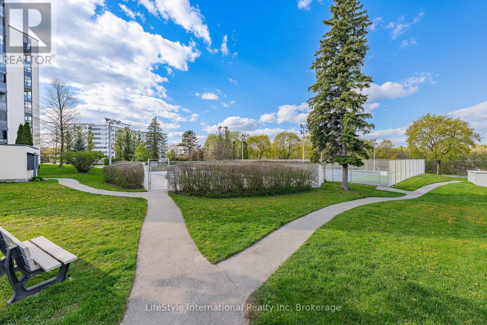 #512 19 WOODLAWN ROAD E - 49