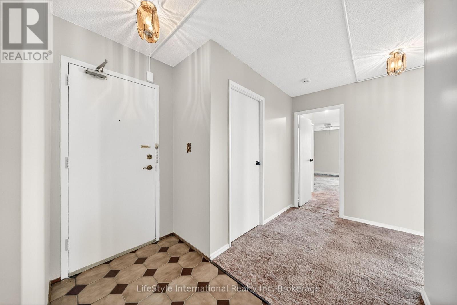 #512 19 WOODLAWN ROAD E - 9