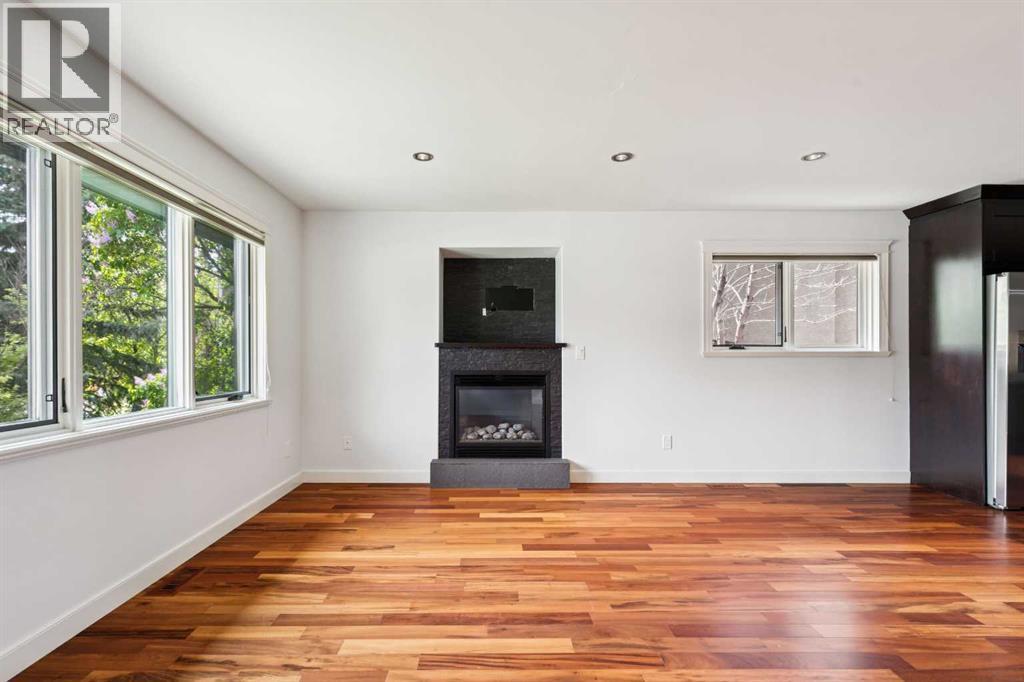 2136 26 Avenue SW - 4