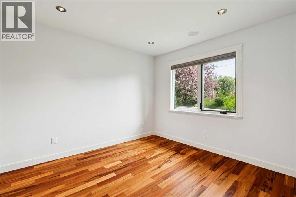 2136 26 Avenue SW - 15