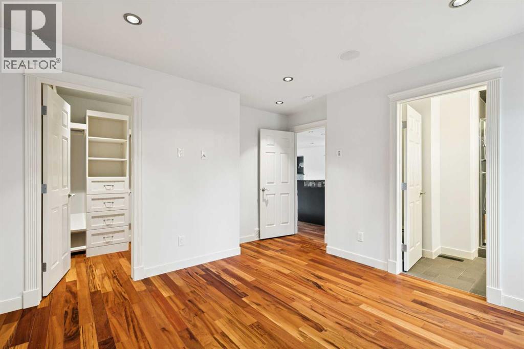 2136 26 Avenue SW - 12