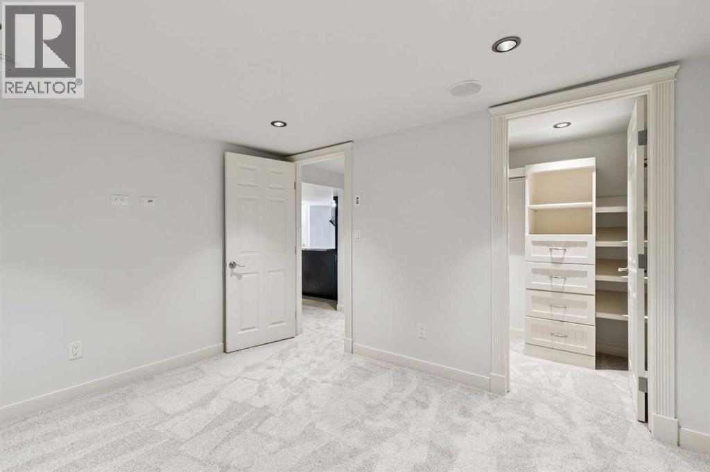 2136 26 Avenue SW - 23