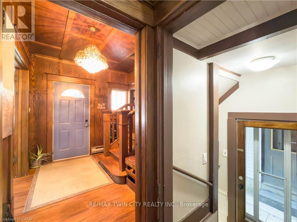 10 HILLCREST STREET W - 10
