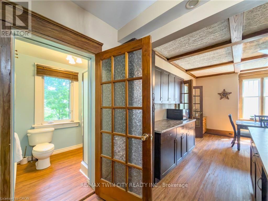 10 HILLCREST STREET W - 15