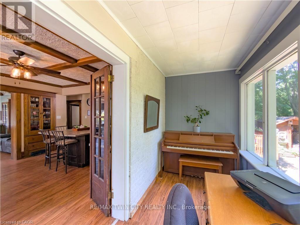 10 HILLCREST STREET W - 18