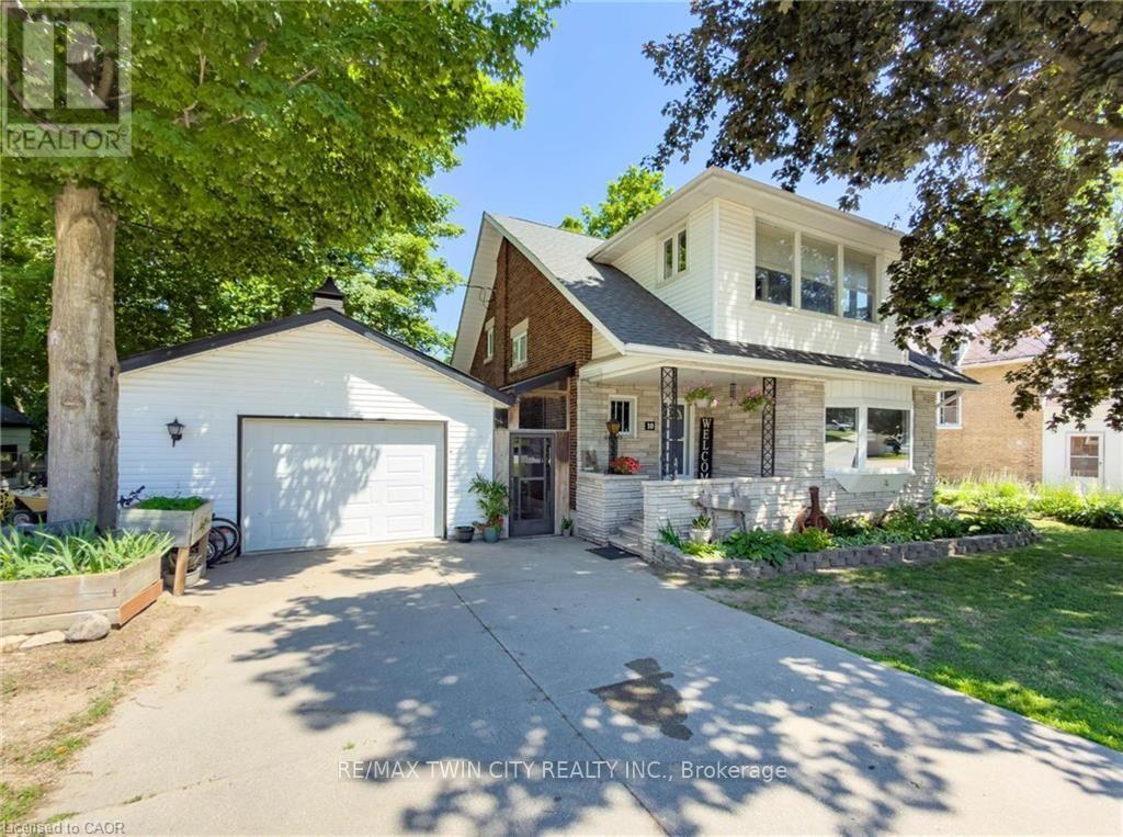 10 HILLCREST STREET W - 2