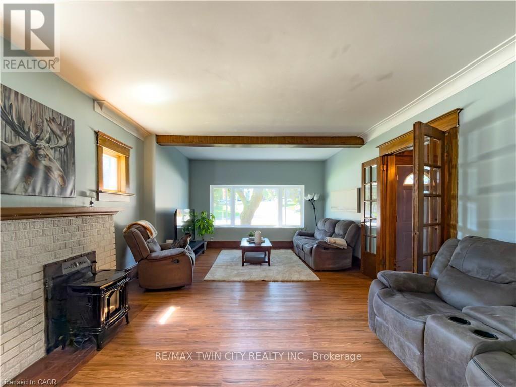 10 HILLCREST STREET W - 21