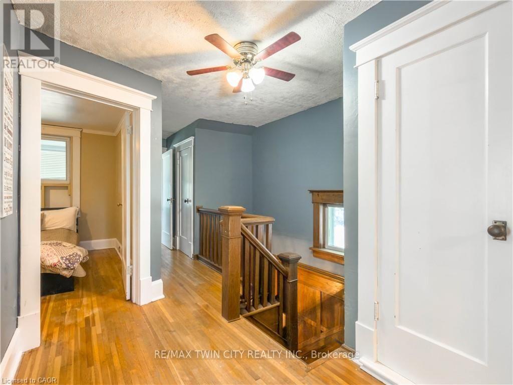 10 HILLCREST STREET W - 22