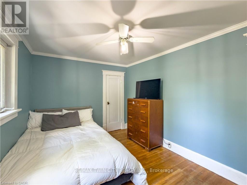 10 HILLCREST STREET W - 24