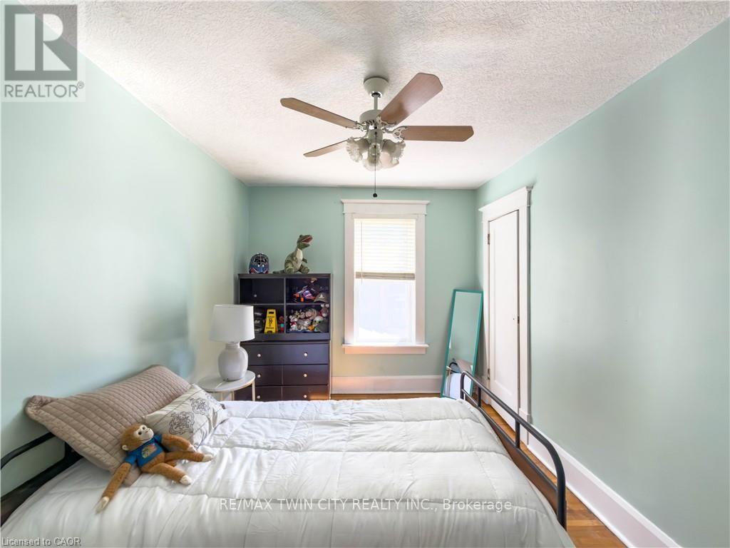 10 HILLCREST STREET W - 26