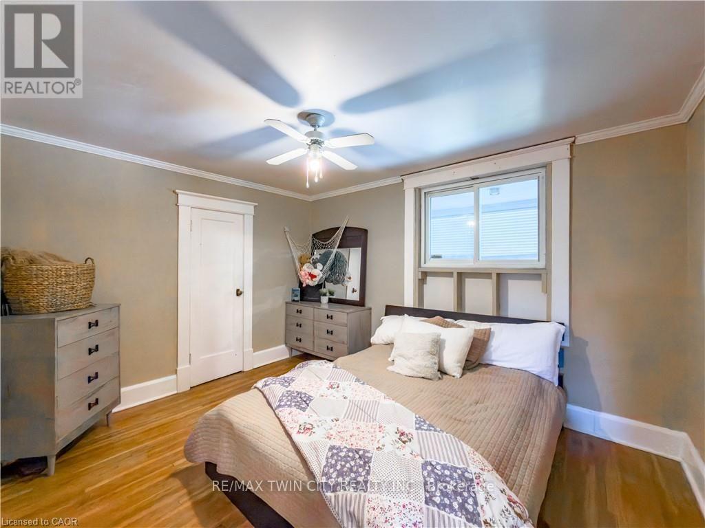 10 HILLCREST STREET W - 27