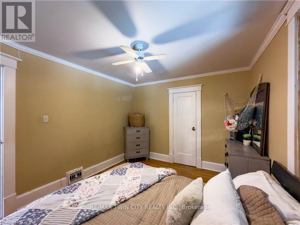 10 HILLCREST STREET W - 28