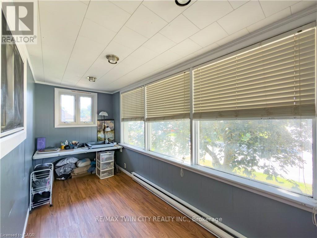 10 HILLCREST STREET W - 29