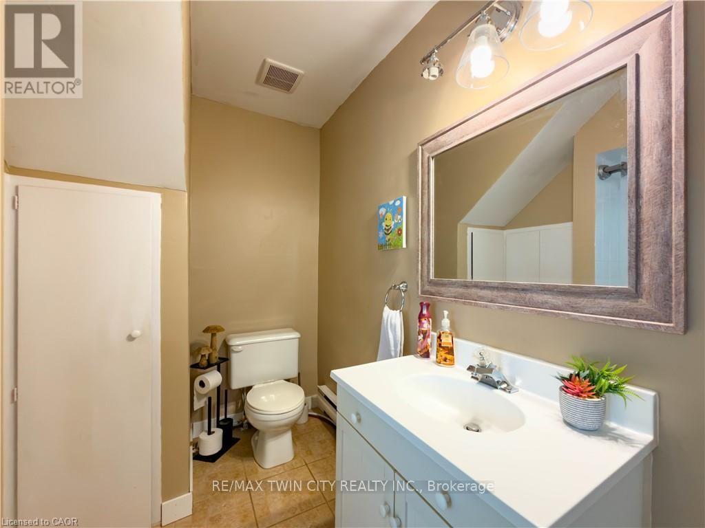 10 HILLCREST STREET W - 32