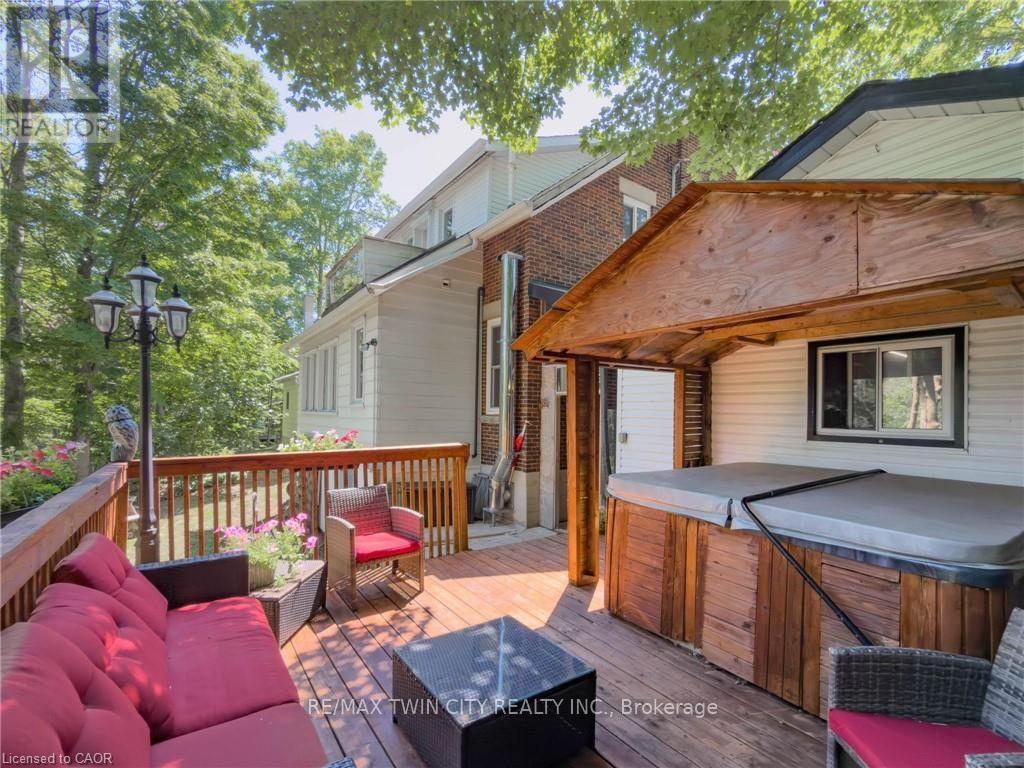 10 HILLCREST STREET W - 37
