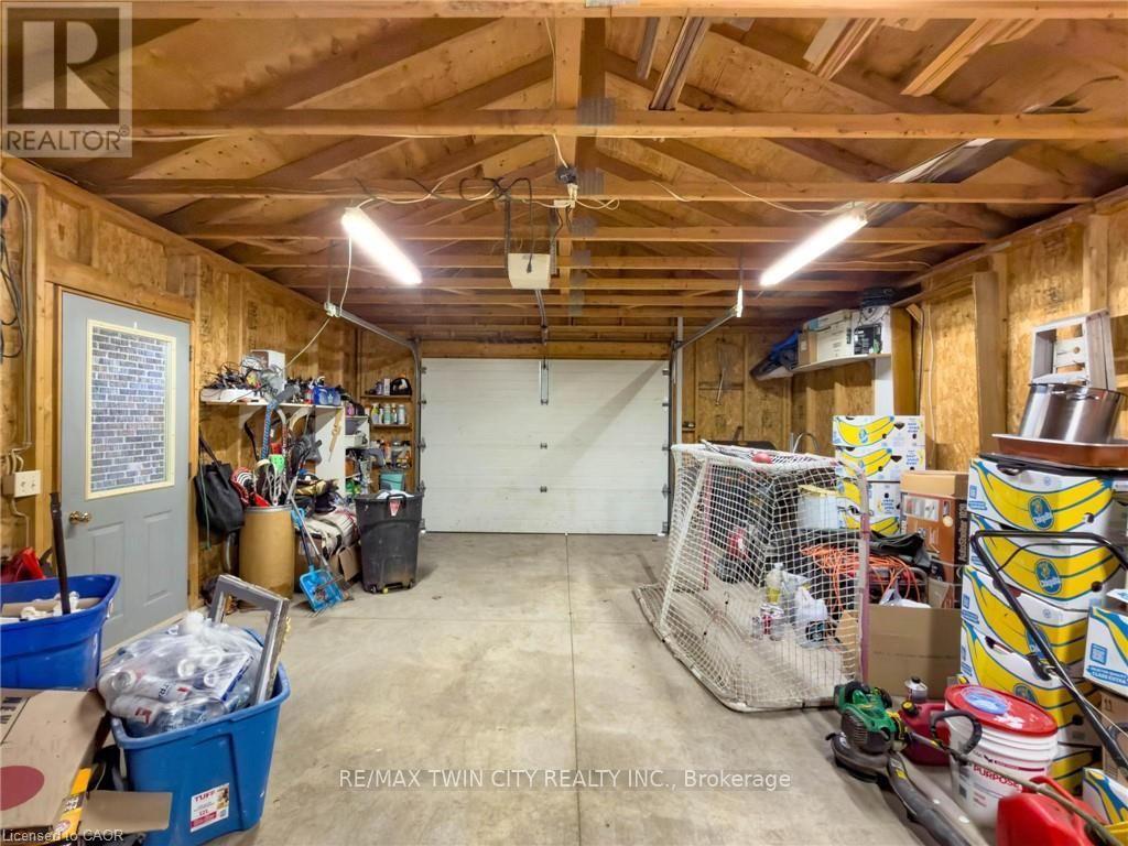 10 HILLCREST STREET W - 44