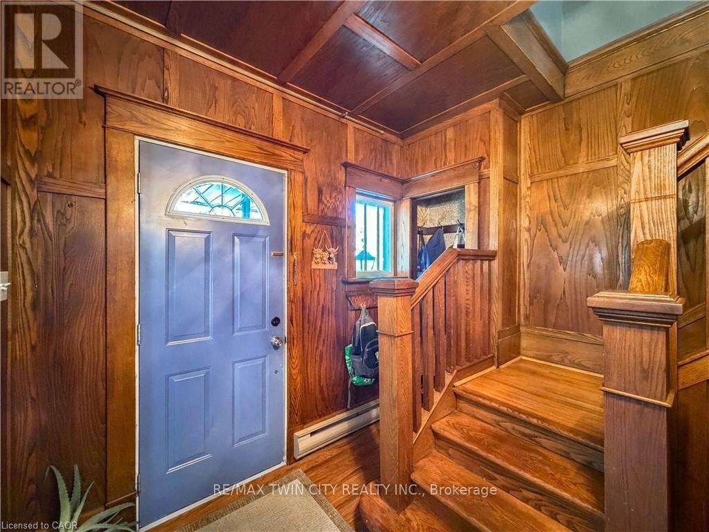 10 HILLCREST STREET W - 9