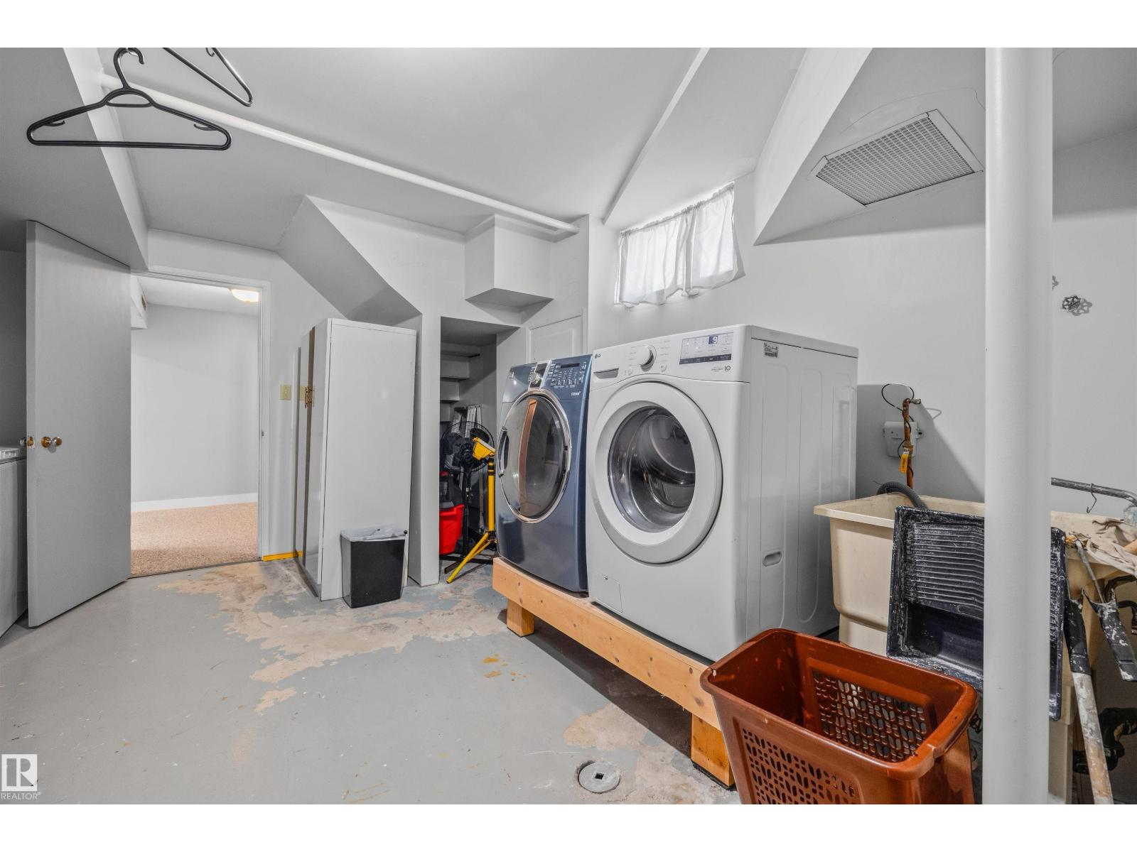 10534 163 ST NW - 29