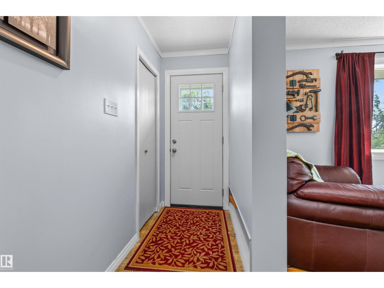 10534 163 ST NW - 4