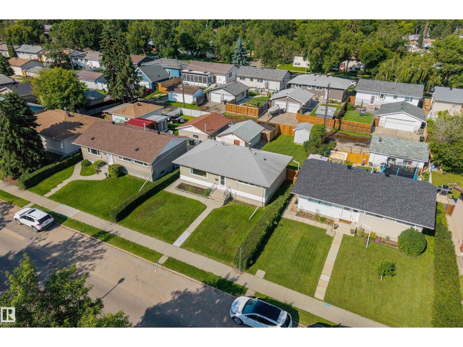 10534 163 ST NW - 40