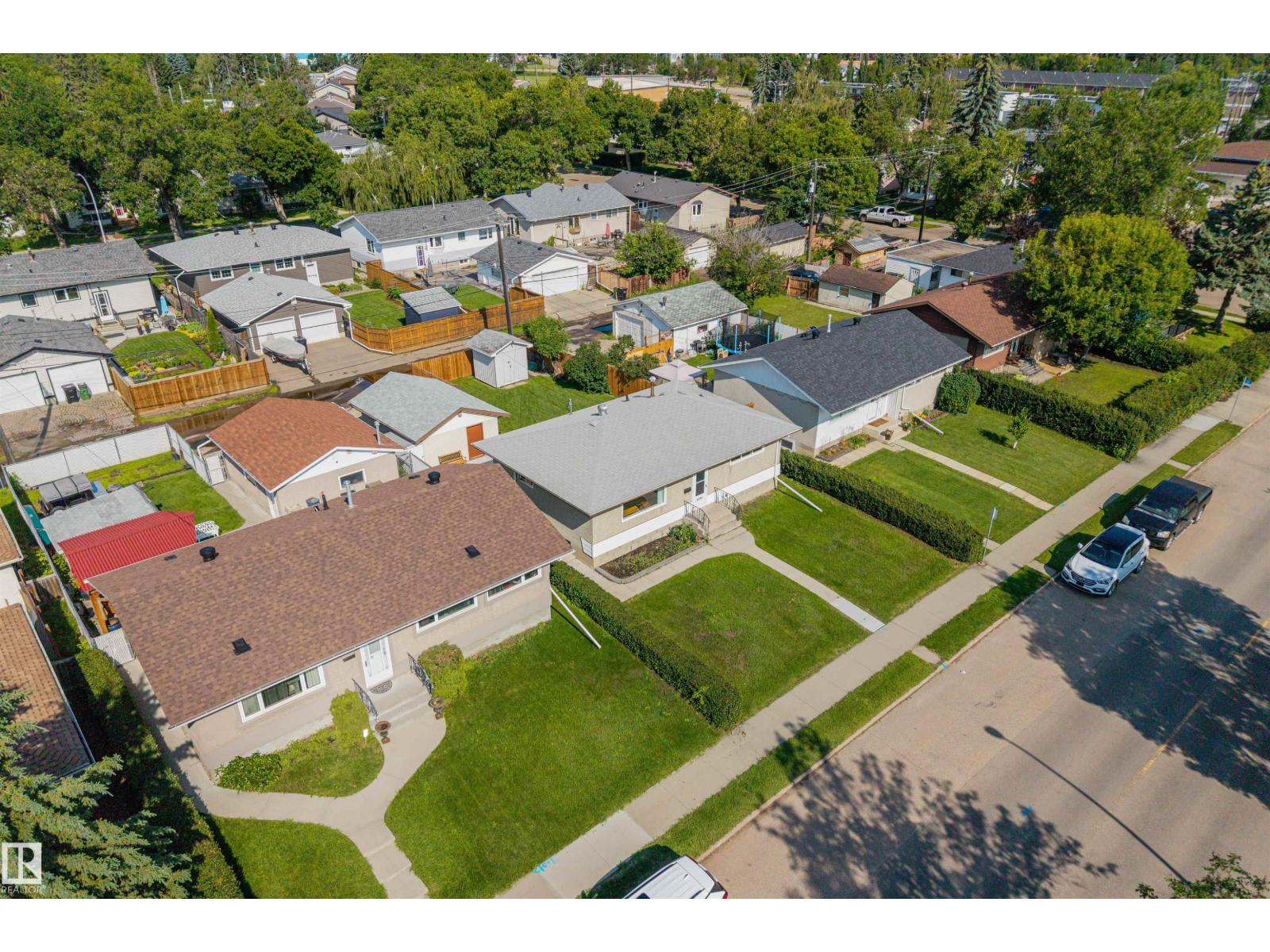 10534 163 ST NW - 39