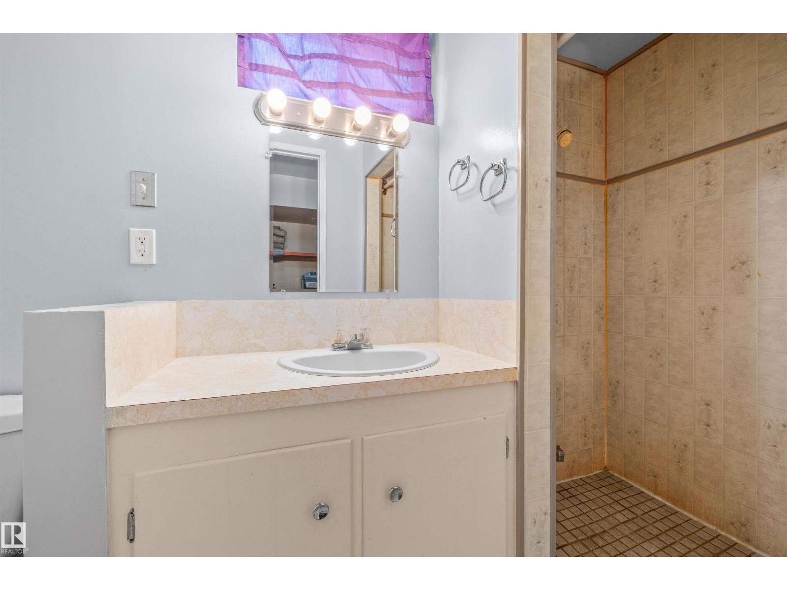 10534 163 ST NW - 31