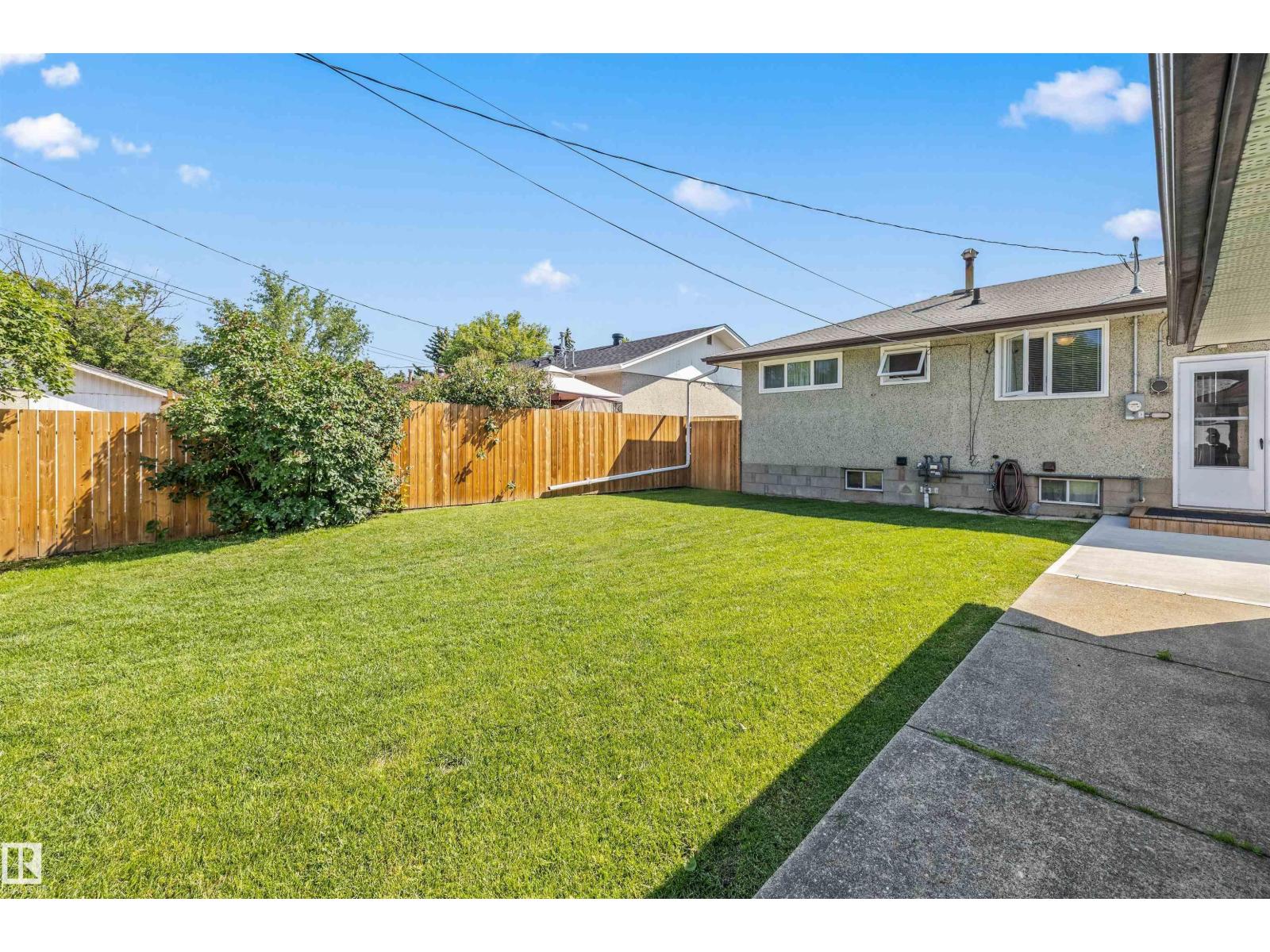 10534 163 ST NW - 33