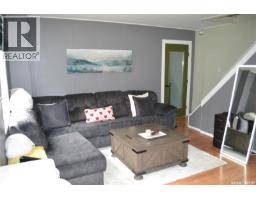 Enclosed porch - 309 1st Avenue W, Kindersley, SK S0L1S0 Photo 6