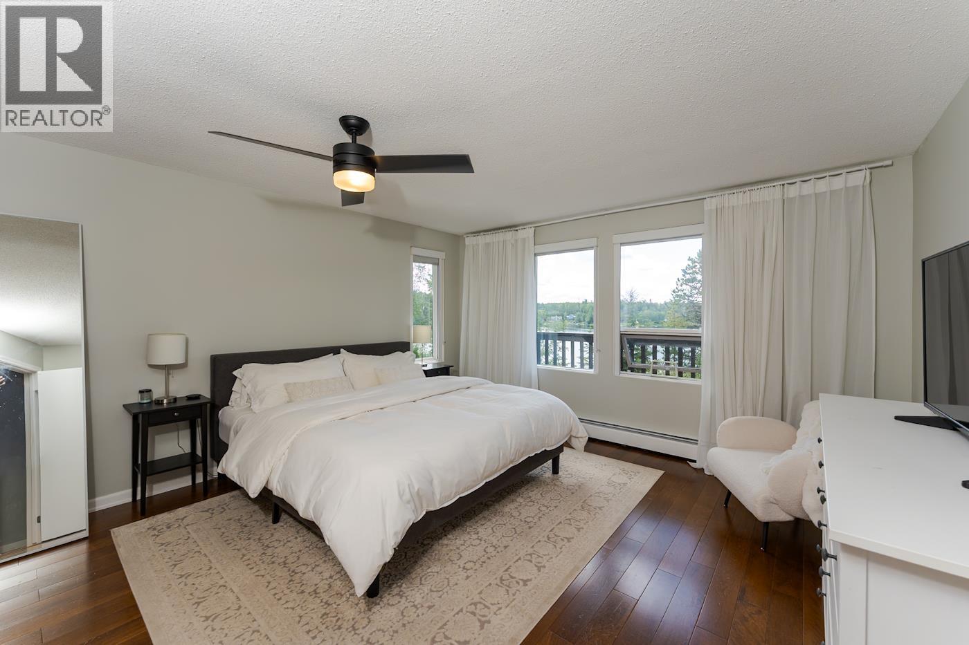9875 LAKESHORE DRIVE - 20