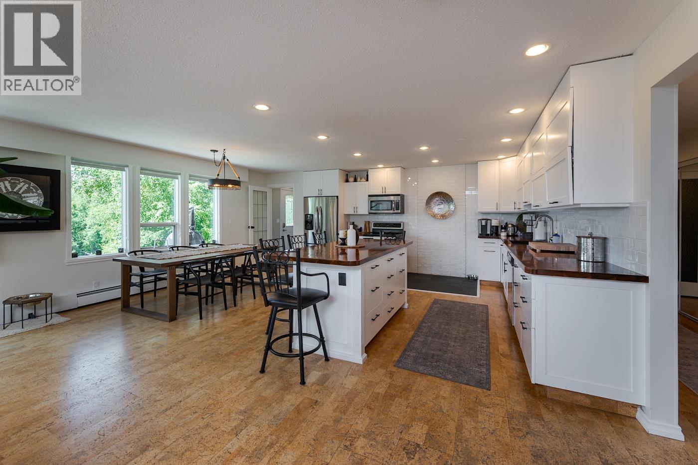 9875 LAKESHORE DRIVE - 5