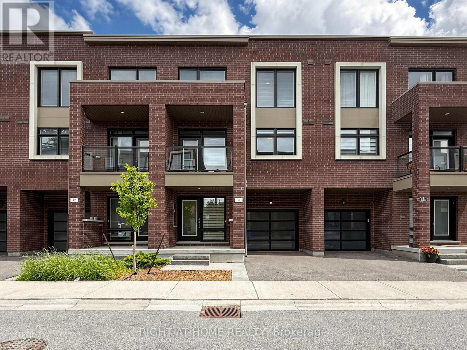 23 MONEYPENNY PLACE - 1