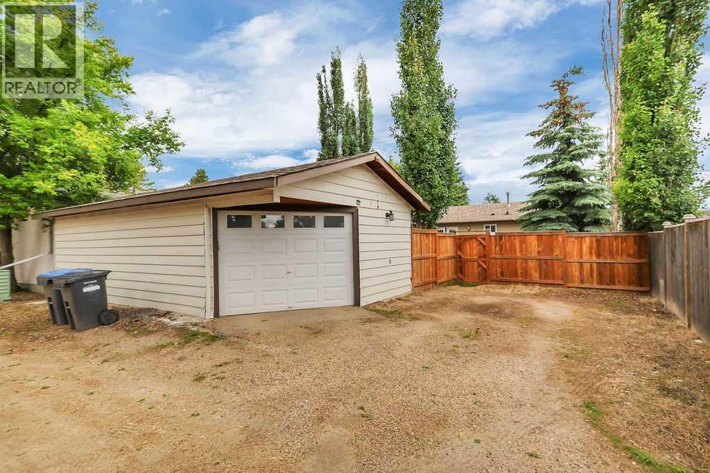 4412 45 Avenue - 42