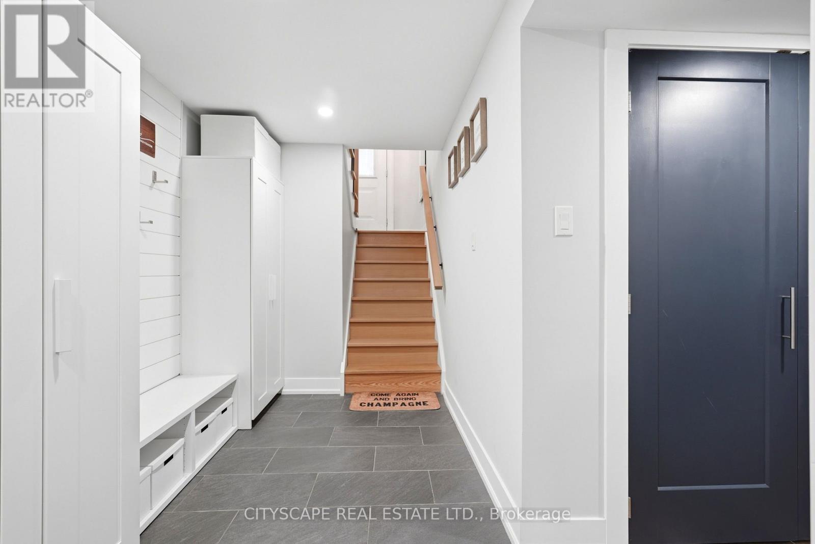 44 STONEHILL BOULEVARD - 11