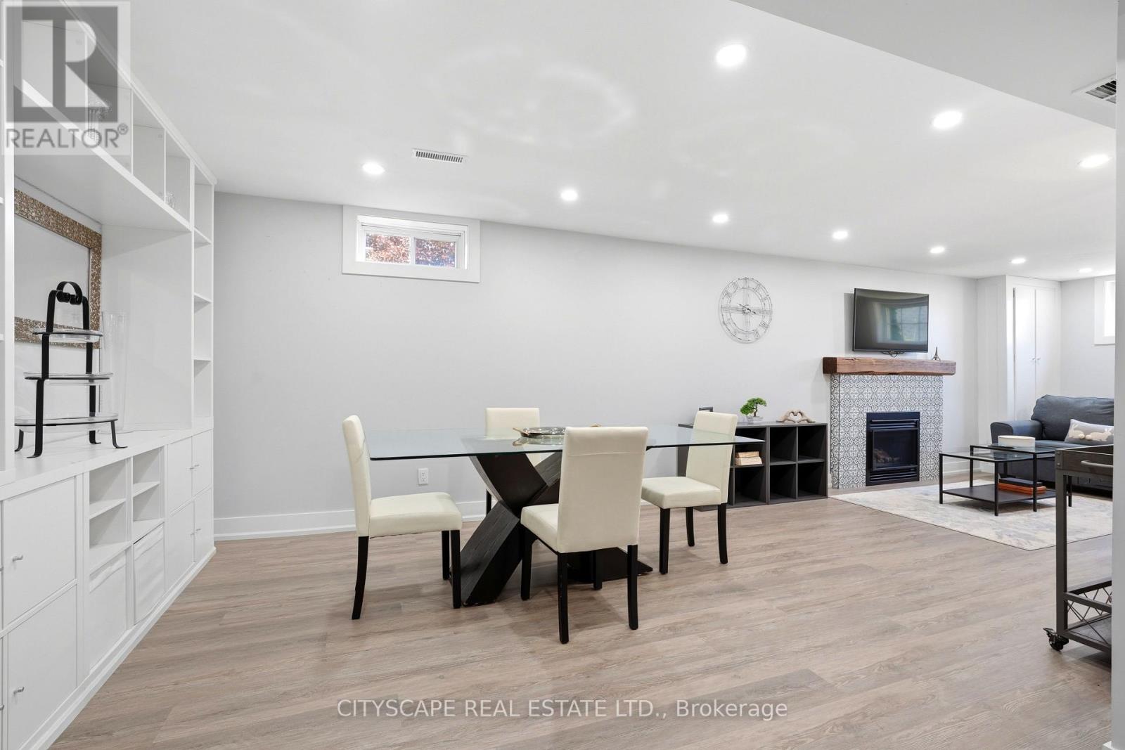 44 STONEHILL BOULEVARD - 12