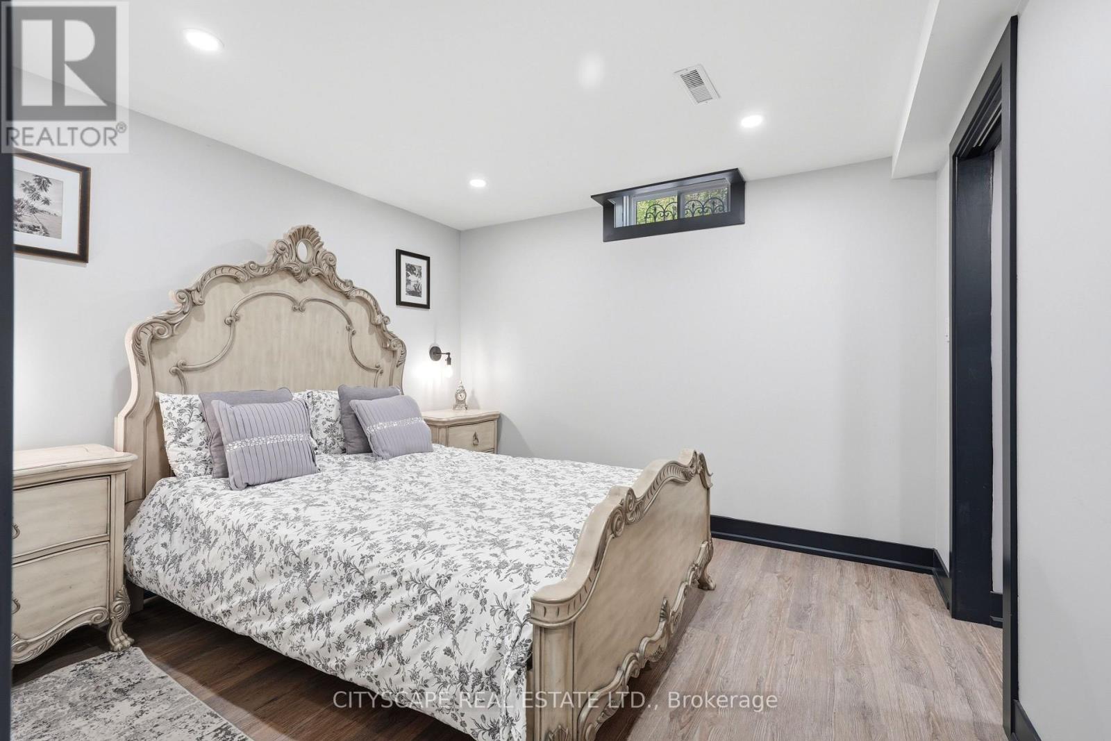 44 STONEHILL BOULEVARD - 15