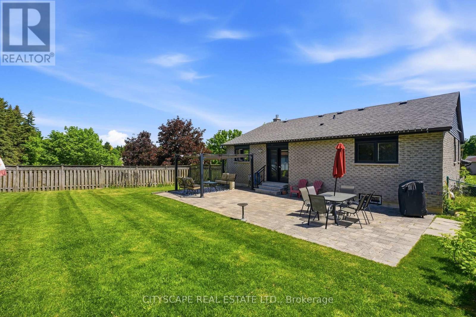 44 STONEHILL BOULEVARD - 24