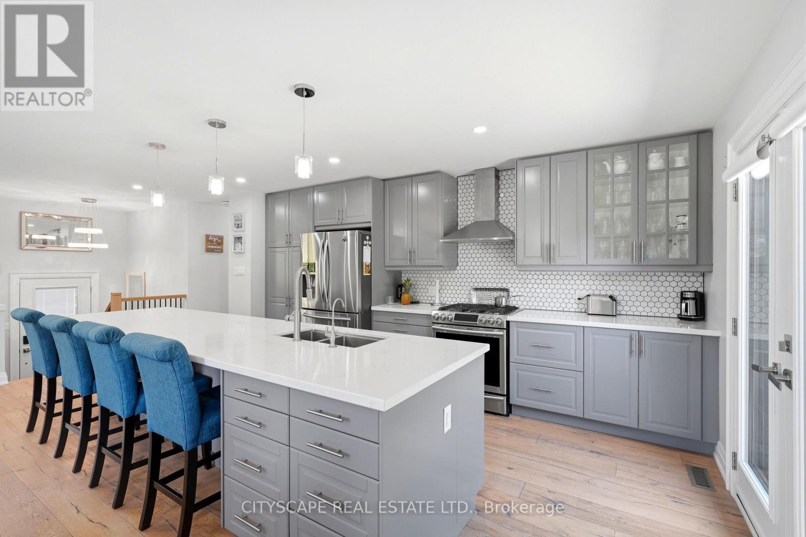 44 STONEHILL BOULEVARD - 4