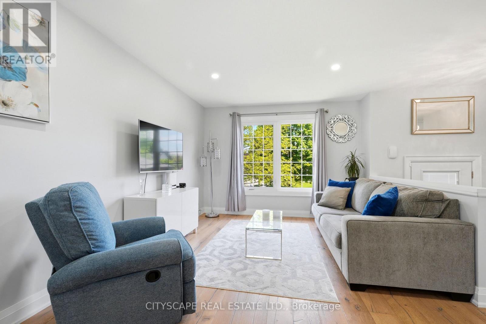 44 STONEHILL BOULEVARD - 6