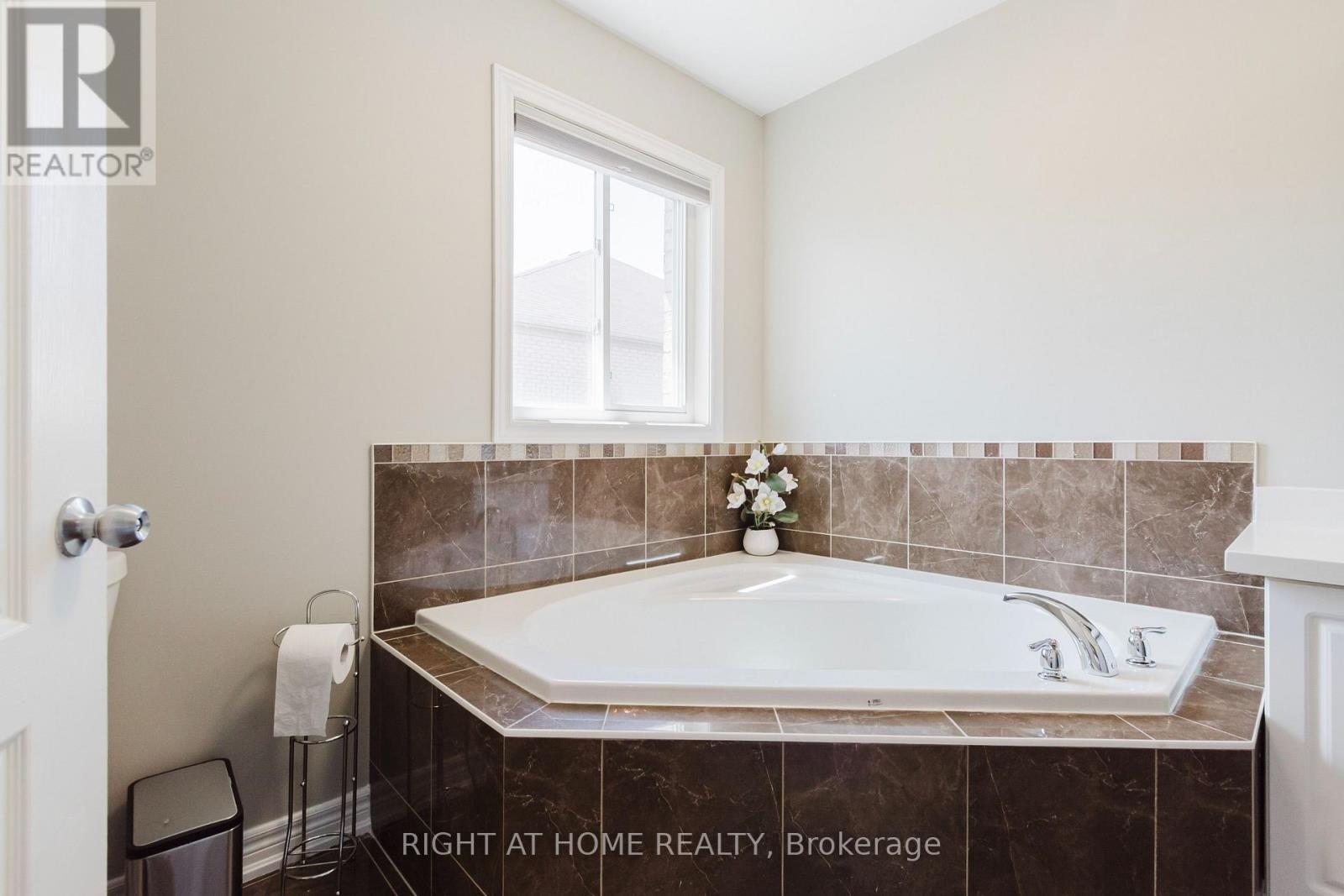 5294 ROADSIDE WAY - 34
