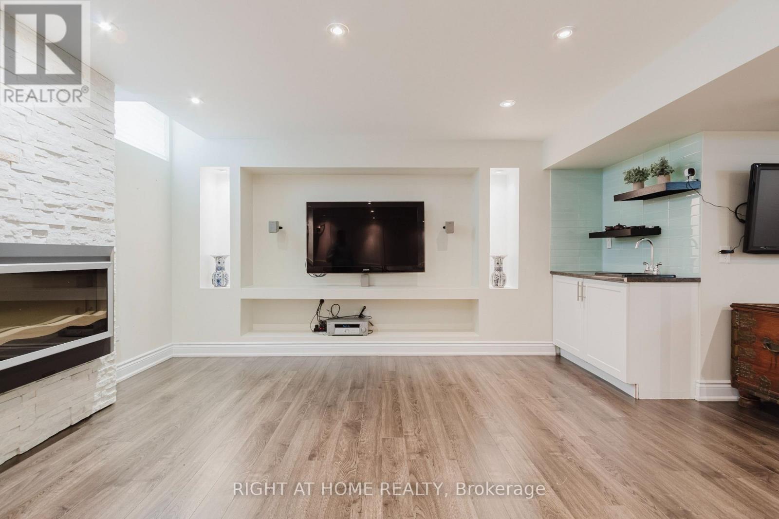 5294 ROADSIDE WAY - 44